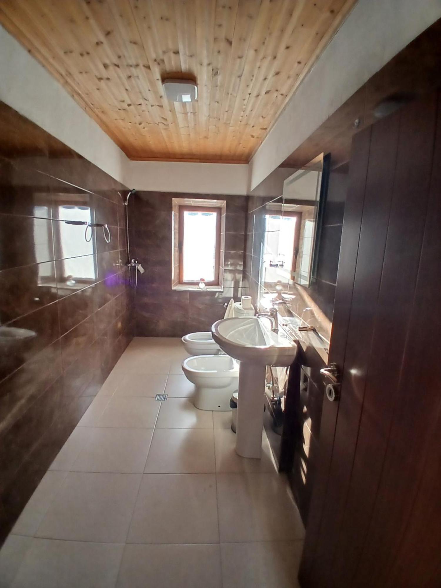 Bujtina Tusha Hotel Priska e Madhe ภายนอก รูปภาพ