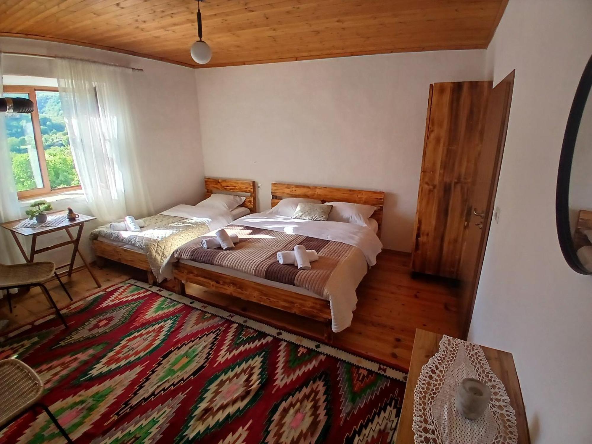 Bujtina Tusha Hotel Priska e Madhe ภายนอก รูปภาพ